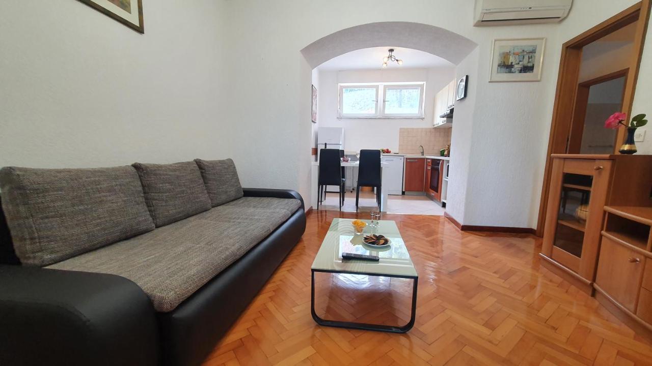 Apartments Anamarija オパティヤ エクステリア 写真